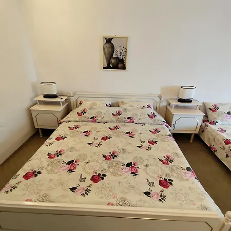 Cozy With Free Parking Guest house *