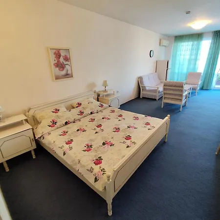 Cozy With Free Parking Guest house *