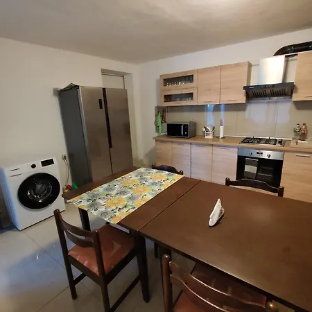 Cozy With Free Parking Guest house *